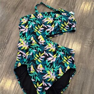 Tropical Leaf Print Women's One-Piece Swimsuit